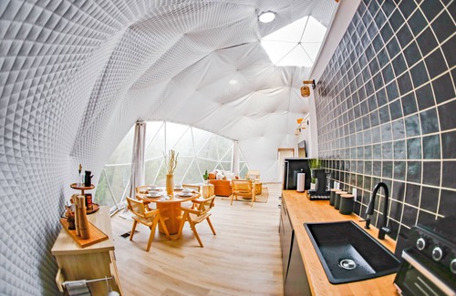 Paris Cabin | Luxury Bali Glamping – Hot Tub + 15 Acres - 90 mins from Dallas