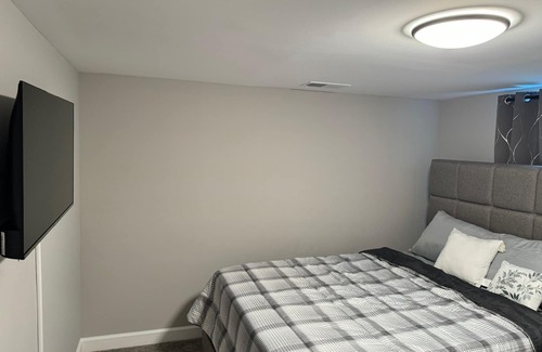 Lochearn Apartment | Luxury Basement Space Lochearn