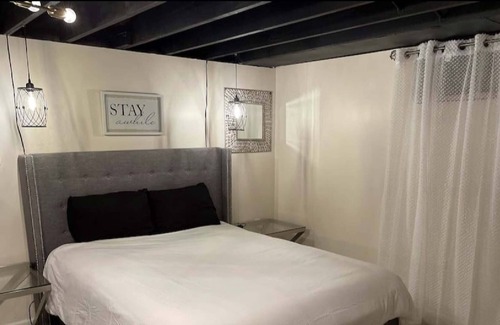 Dellwood House | Luxury Basement Studio Apartment with Private Entrance