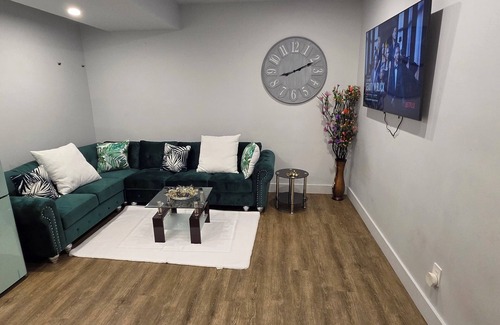 London House | Luxury basement with private entrance near western Uni