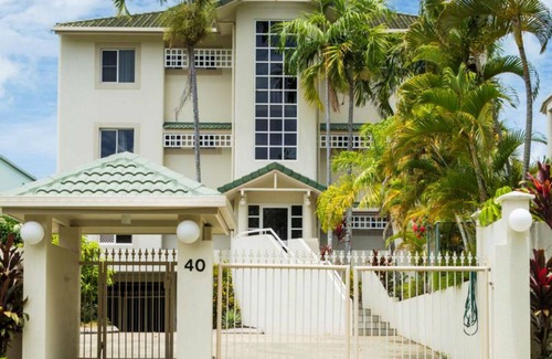 Trinity Beach Apartment | Luxury Beach Front Accommodation