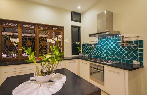 Wichit Villa | Luxury Beach Front Noble House Villa