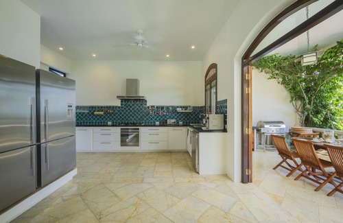 Wichit Villa | Luxury Beach Front Noble House Villa
