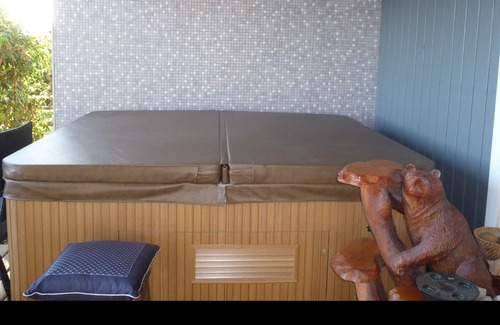 Davis Bay Apartment | Luxury Beach Sweet in Davis Bay, Sechelt