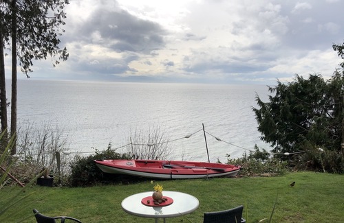 Davis Bay Apartment | Luxury Beach Sweet in Davis Bay, Sechelt