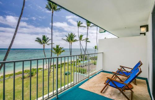 Punaluu House | Luxury Beachfront Condo