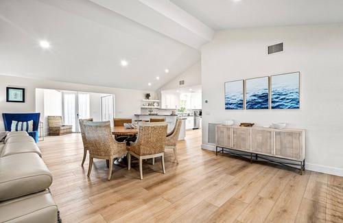 North Captiva House | Luxury Beachfront Home-Lit Fishing Dock, Shelling, Stunning Sunrises- Golf Cart