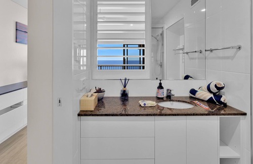 North Ward Apartment | Luxury Beachfront Studio on the Townsville Strand