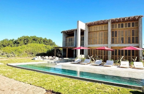 Santa Maria Colotepec House | Luxury Beachfront Villa in Puerto Escondido - Casa Entremuros