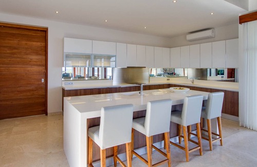 Sukawati House | Luxury Beachfront Villa in great location