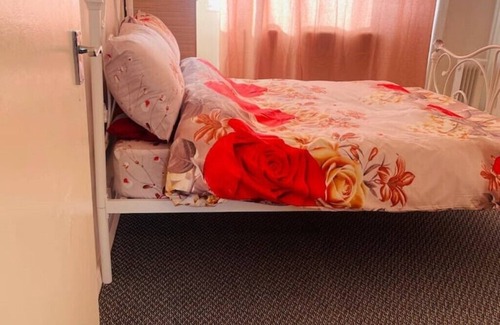 Goodmayes Condo | Luxury Beautiful Bedroom Near Rail station London