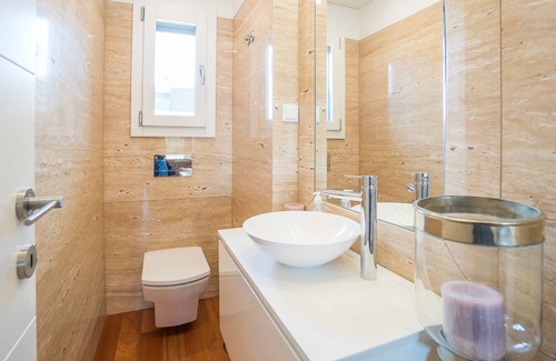 Linda-a-Velha House | Luxury Belem Pool & Garden Apartment