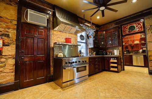 Hot Springs House | Luxury Black Hills Getaway w/Rain Shower + Patio