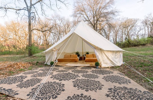 Kansas City RV Rental | Luxury Boho Style Glamping -15 Mins to Downtown KC