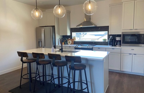 Mountain Green House | Luxury Brand New 3 bed - 3.5 bath Townhome - 12mins to SNOWBASIN!