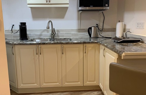 Halton Regional Municipality Apartment | Luxury Bright Walkout Apartment