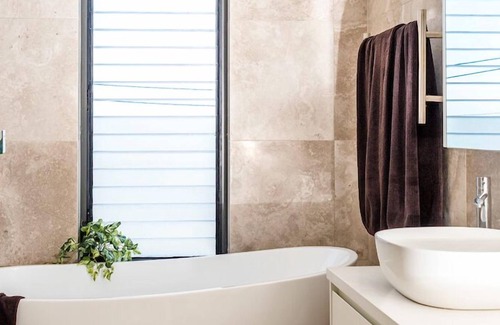 Bronte House | Luxury Bronte Home near Beach - Amazing views