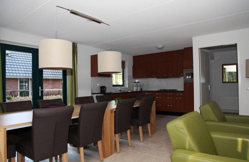 Hooghalen House | Luxury bungalow with private sauna, 5 bedrooms, 2 bathrooms und spacious terrace.