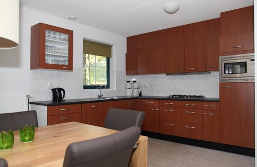 Hooghalen House | Luxury bungalow with private sauna, 5 bedrooms, 2 bathrooms und spacious terrace.