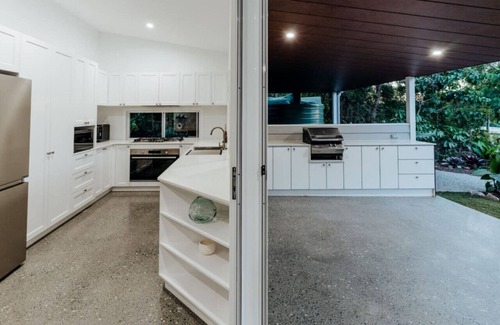 Buderim Cottage | Luxury bush retreat with baby highland cows