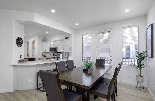 Kierland Condo | Luxury by the Kierland Commons! Heated Pool & Spa, Golf Views, Upgraded Unit!