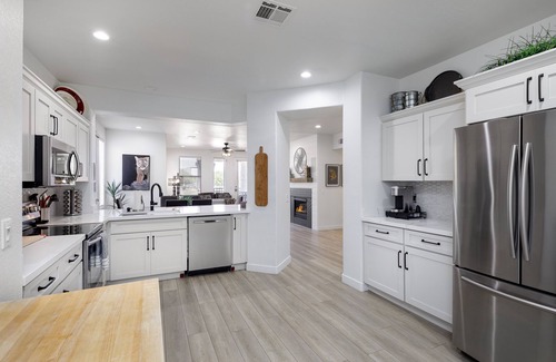 Kierland Condo | Luxury by the Kierland Commons! Heated Pool & Spa, Golf Views, Upgraded Unit!
