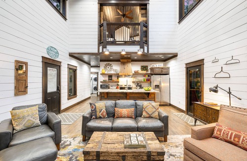 Broken Bow Cabin | Luxury Cabin Getaway: 1 Mi To Broken Bow Lake!