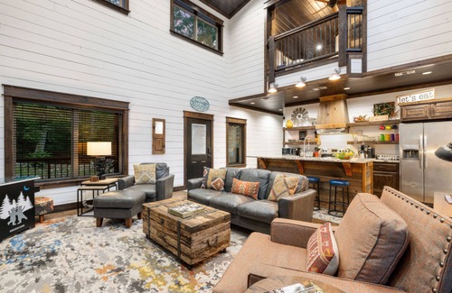 Broken Bow Cabin | Luxury Cabin Getaway: 1 Mi To Broken Bow Lake!
