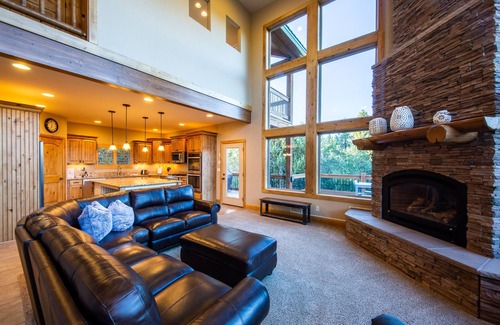Zion National Park East Entrance Cabin | Luxury cabin in the Zion mountains, privacy, pool access, 7th night free
