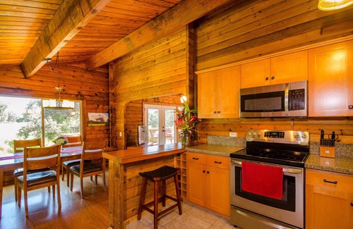 Volcano Cabin | Luxury Cabin on Golf Course 5 Minutes to Nat'l Park.
