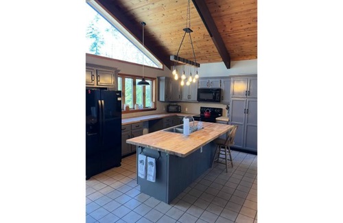 Old Forge House | Luxury Cabin with Indoor Heated SaltWater Pool!