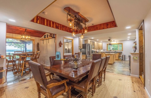 Mountain Home Cabin | Luxury Cabin With Lake Views + 36 Acres To Play On Bull Shoals