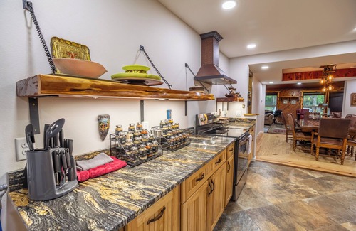 Mountain Home Cabin | Luxury Cabin With Lake Views + 36 Acres To Play On Bull Shoals