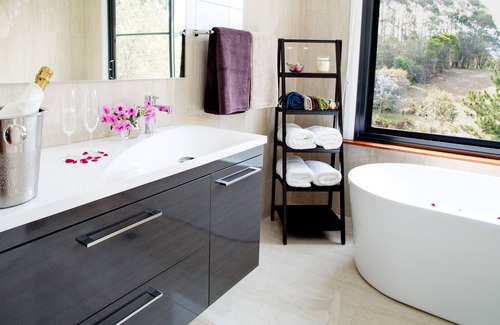 Bellingen Cabin | Luxury cabins on 7.5 acres of beautiful gardens, forest and waterways.