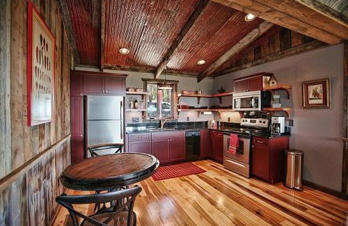 Wimberley House | Luxury Cabins @Stony Ridge-Ruby