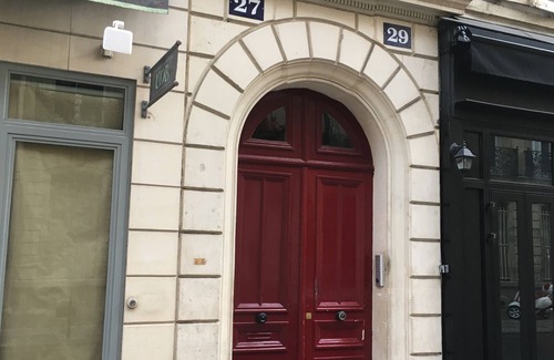 8th Arrondissement Apartment | Luxury, Calm & Elegance in the heart of the Champs-Elysées with Champagne !