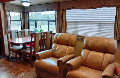 Reddick House | Luxury camping on horse farm in Reddick.