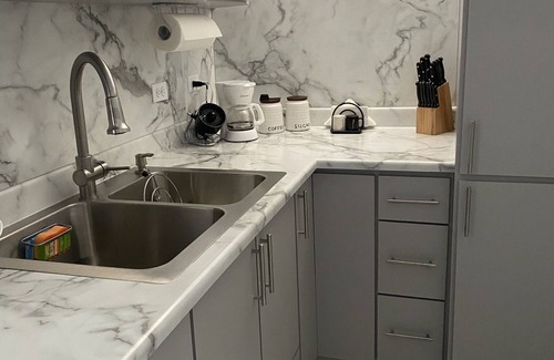 Camaceyes Apartment | Luxury centric 1 bedroom apt - 5 min from the beach