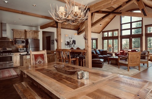 Big Sky House | Luxury Chalet- Amazing mountain views- nSki-in Ski-out access - Private hot tub