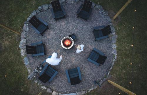 Windham Ski Chalet | Luxury Chalet, Firepit, Sauna, Pet Friendly, 5 mins to Windham Mtn resort