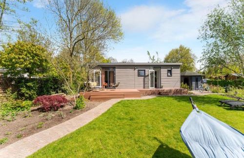 Goedereede House | Luxury chalet near Ouddorp with garden, cleaning included