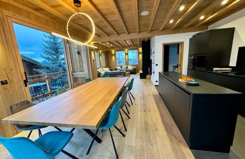 Vallandry Ski Chalet | Luxury chalet sleeps 10/12, at the foot of the slopes, ESF and shops.