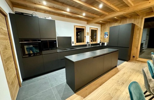 Vallandry Ski Chalet | Luxury chalet sleeps 10/12, at the foot of the slopes, ESF and shops.