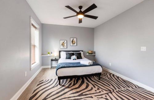 Italian Village House | Luxury Chefs Kitchen - OSU/Short North - Sleeps 10