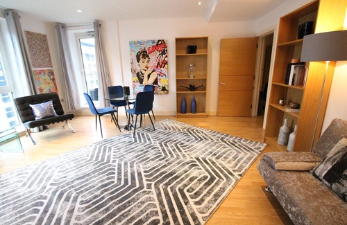 Sands End Apartment | Luxury Chelsea apt with air cond, 3 beds 3 bathrms top floor river views balcony