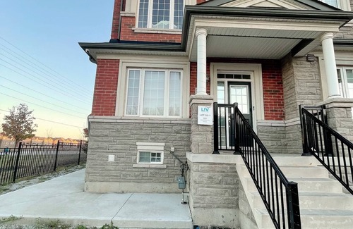 Brampton Apartment | Luxury Chic 2BED End Unit in Central Brampton