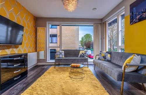 Saint Paul's Apartment | Luxury City Centre Apt with Garden View