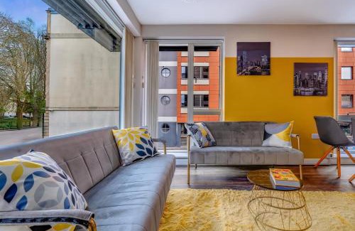 Saint Paul's Apartment | Luxury City Centre Apt with Garden View