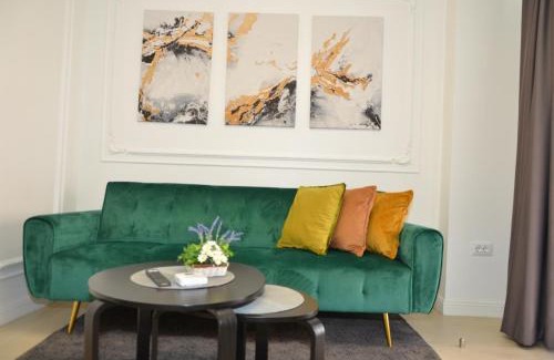 Curtea De Arges Apartment | Luxury City Studios