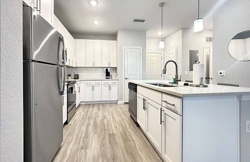 Clearwater Apartment | Luxury Clearwater 1 BR with Pond and Pool Views